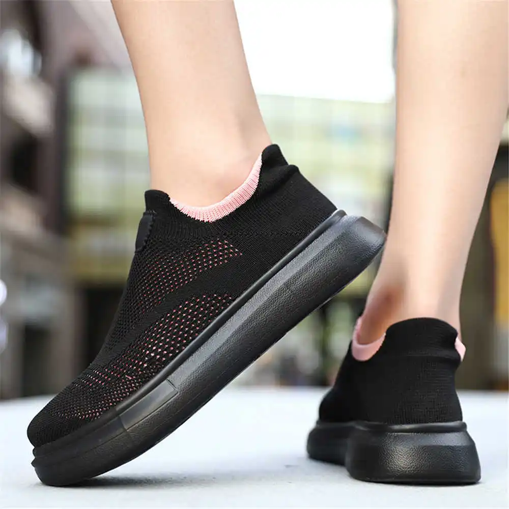 Women Accessories Brand Name Ideas - Stoking Platform sepatu cokelat untuk wanita